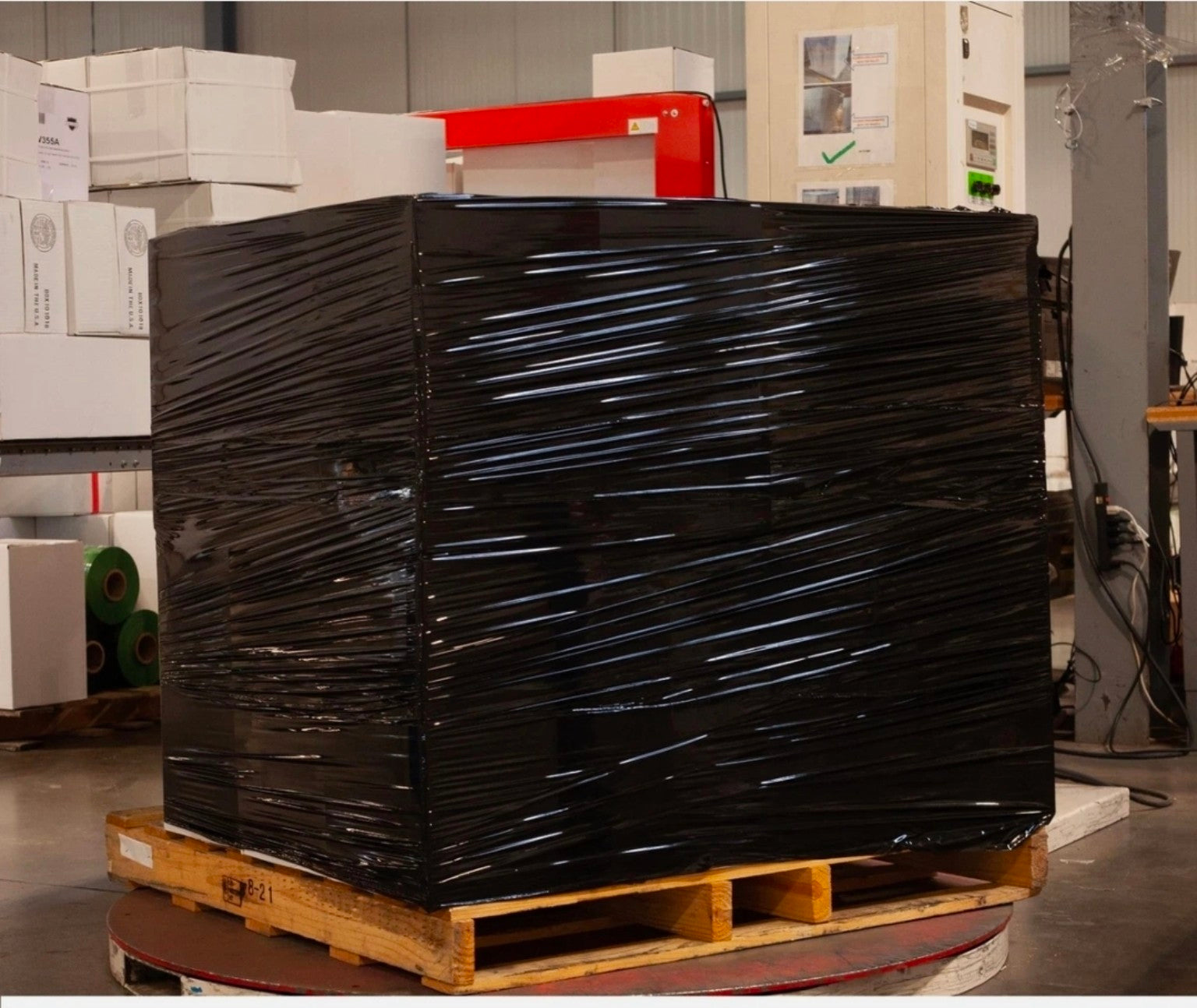 Stretch Film Black 18" × 1500 ft – 80 Gauge | Pallet (55 cases)